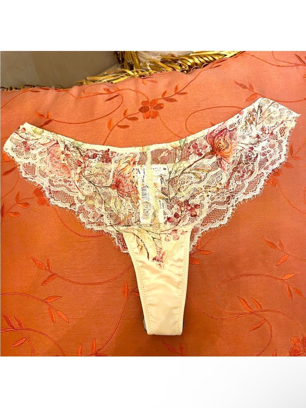 Zara floral Lace satin cream thong panties sz.M